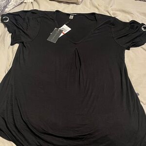 #368-NWT (XS/TP)Black Cable and Gauge Cold Shoulder Top, V neck w/ pleated front